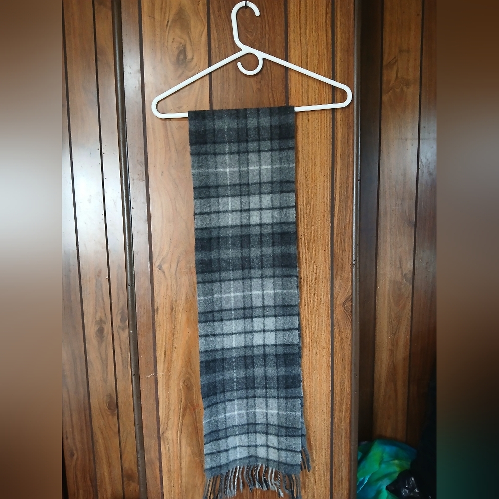 Johnstons of Elgin Black and Gray Plaid Scarf